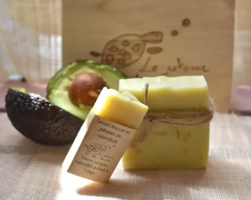 Savon à l'huile d'avocat et pétales de calendula